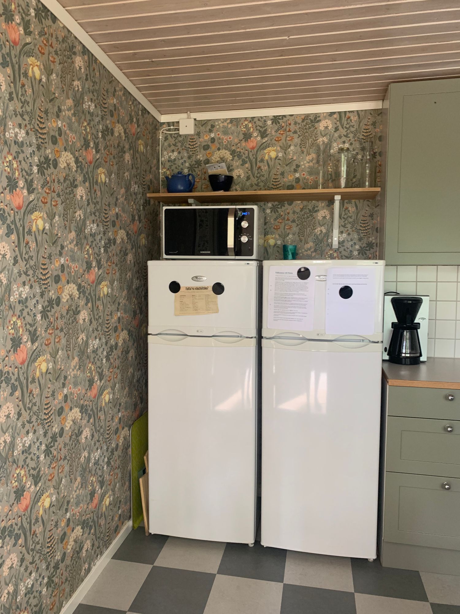Sommarstuga ett stenkast från Vänern – bild 12 av 24