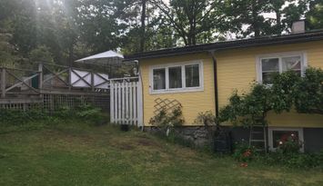 Stuga på Ingarö nära havsbad och busstation.