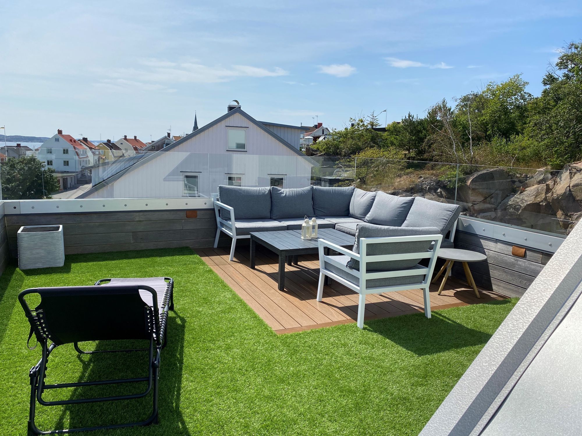 Villa centralt med naturpool, spabad och takterass – bild 4 av 14
