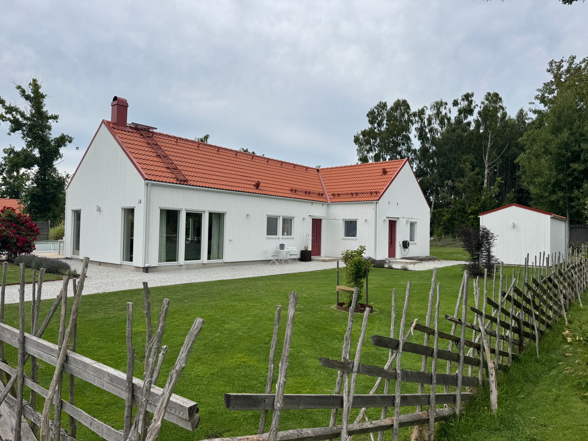 Villa med 12 bäddar och pool i Gnisvärd!