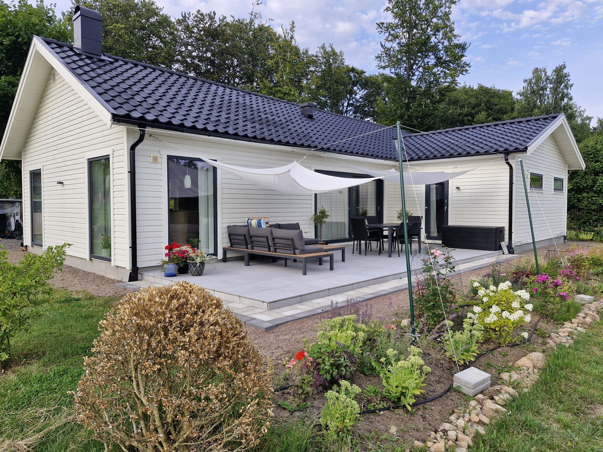 Vackert boende vid skogsranden – bild 20 av 24