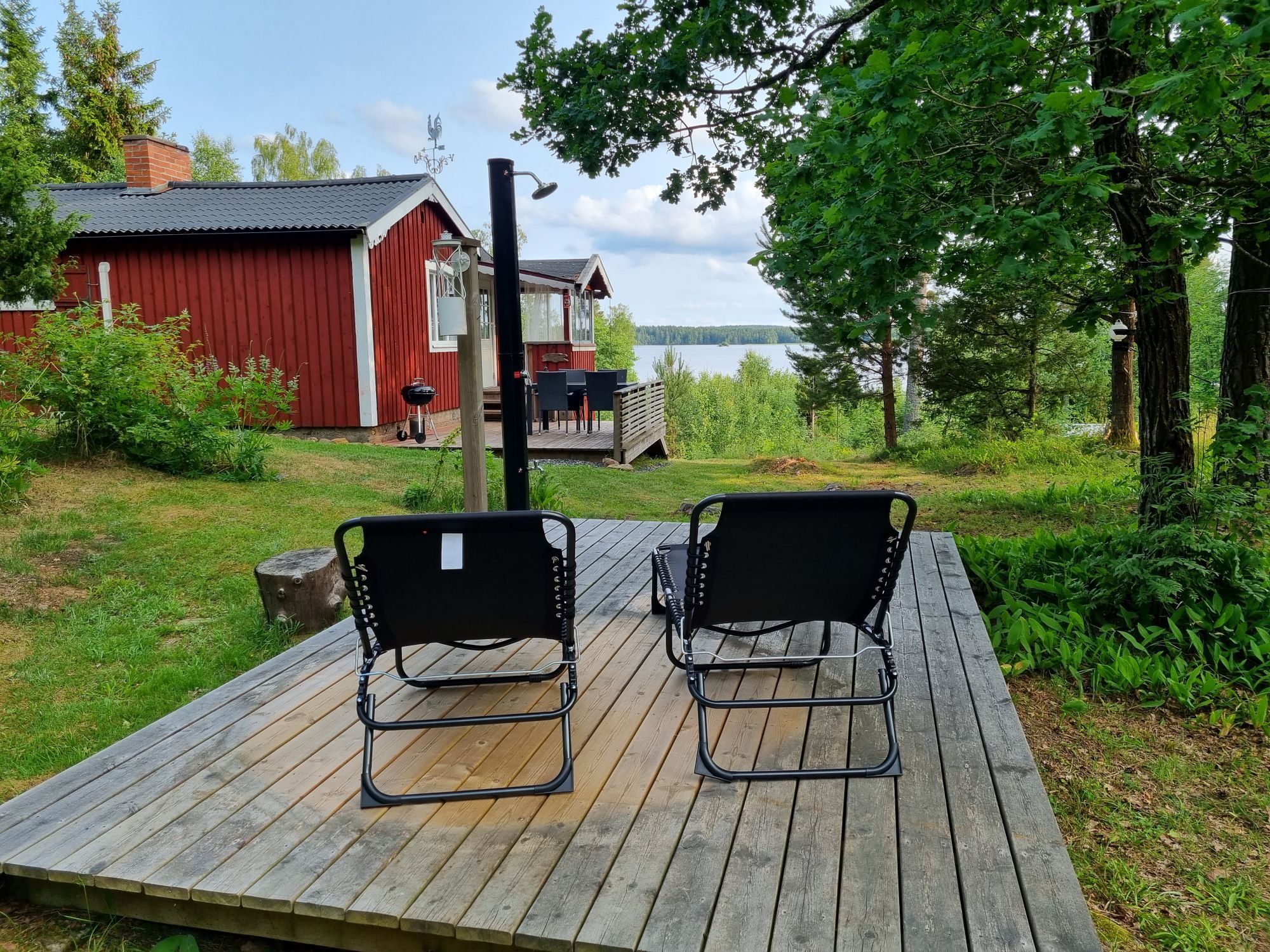 Liten stuga med sjöutsikt – bild 3 av 22