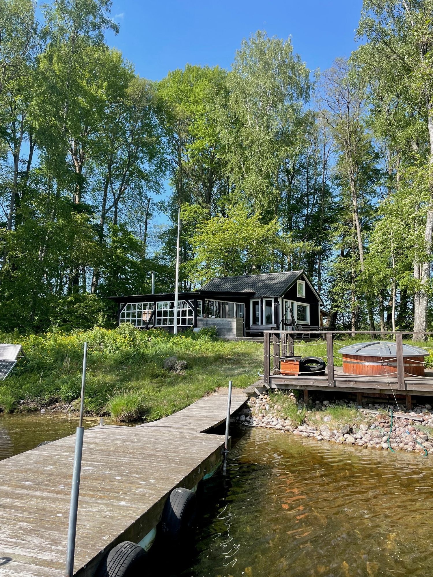 Stuga på egen ö – bild 2 av 10