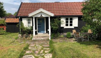 Mysig stuga med stor tomt i Vickleby