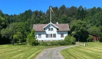 Charmig sekelskiftesvilla i lantlig idyll