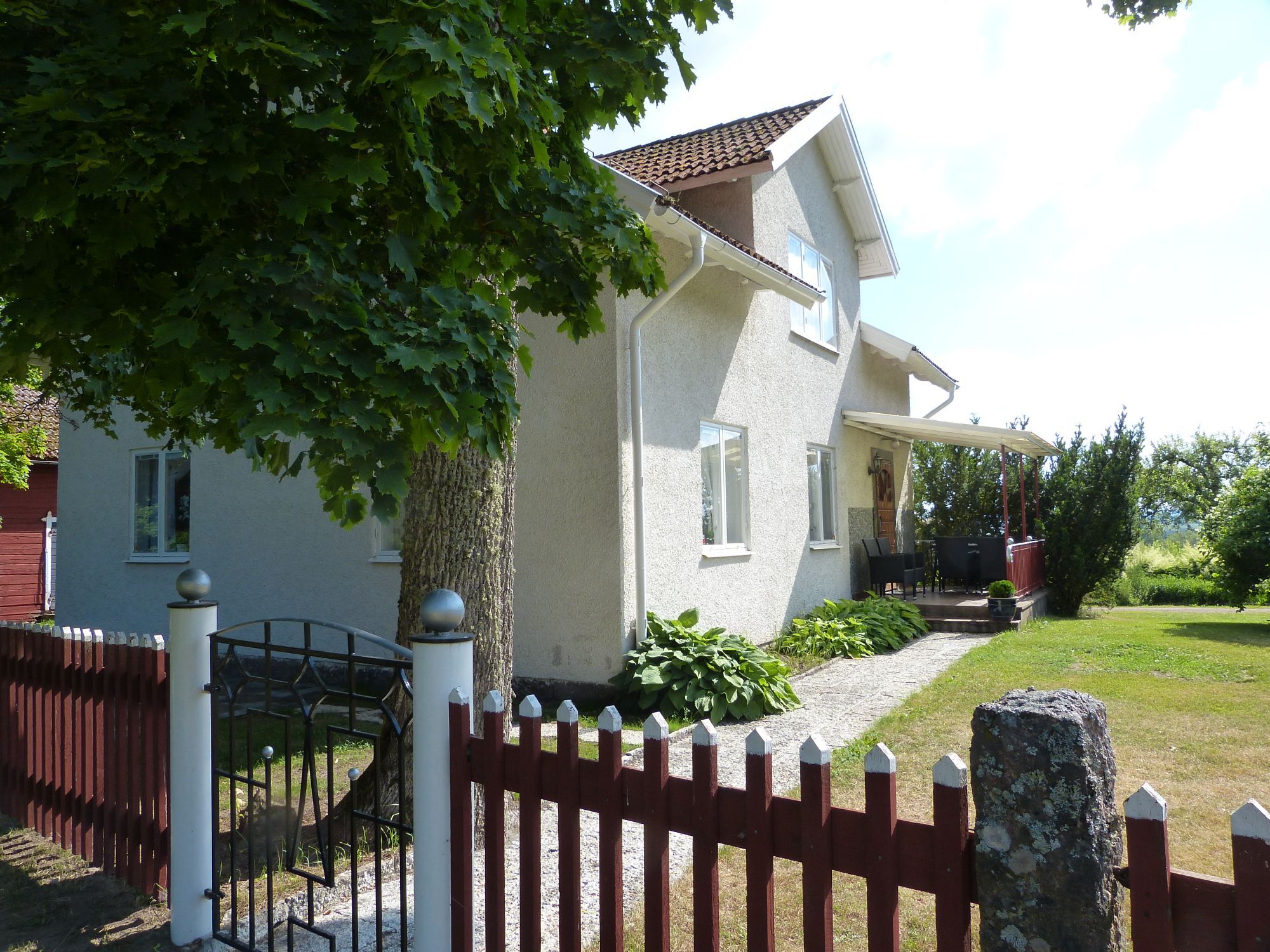 Elegant hus med underbar utsikt – bild 2 av 24