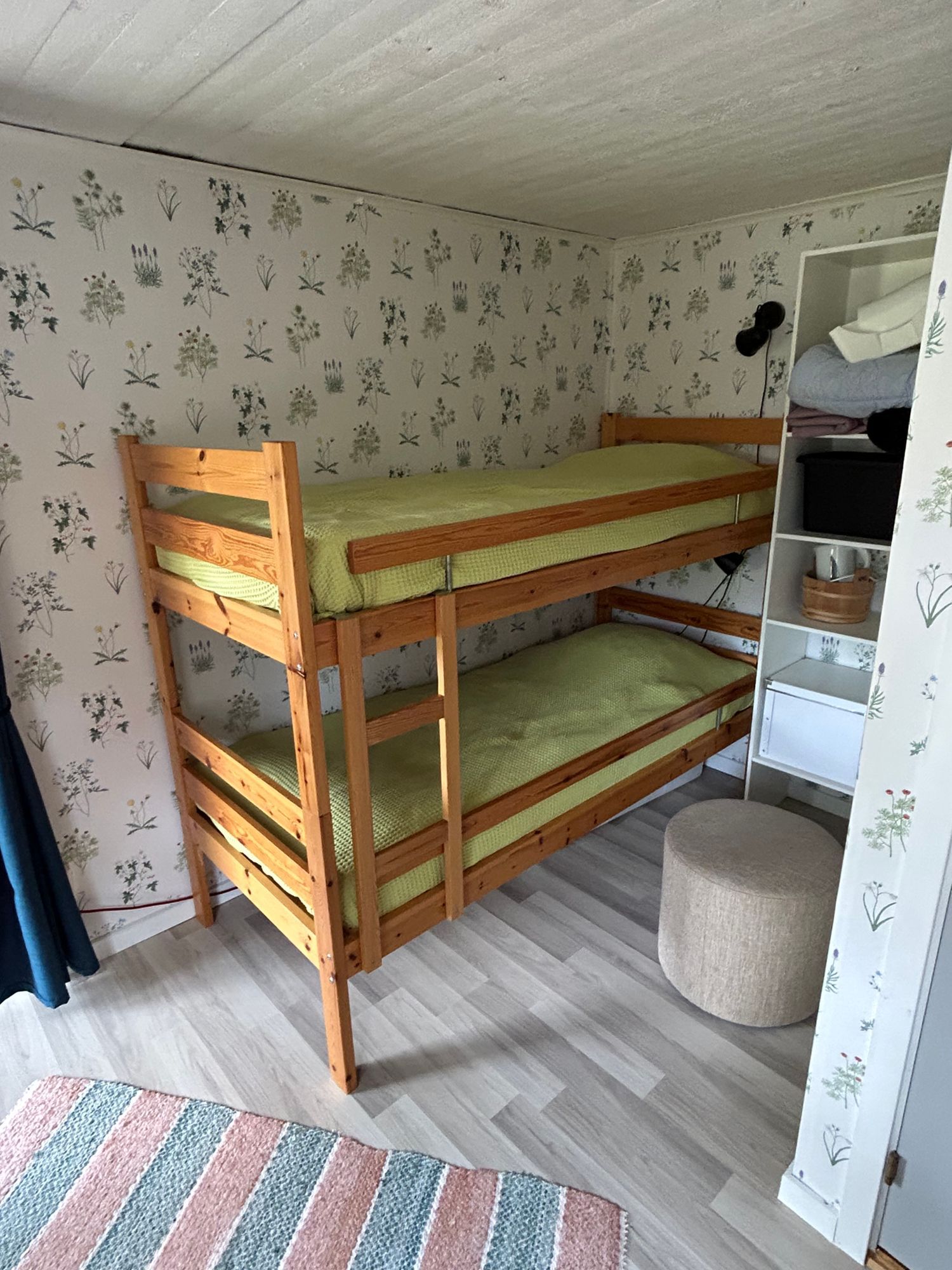 Vacker stuga med havsutsikt i Tjust skärgård – bild 17 av 20