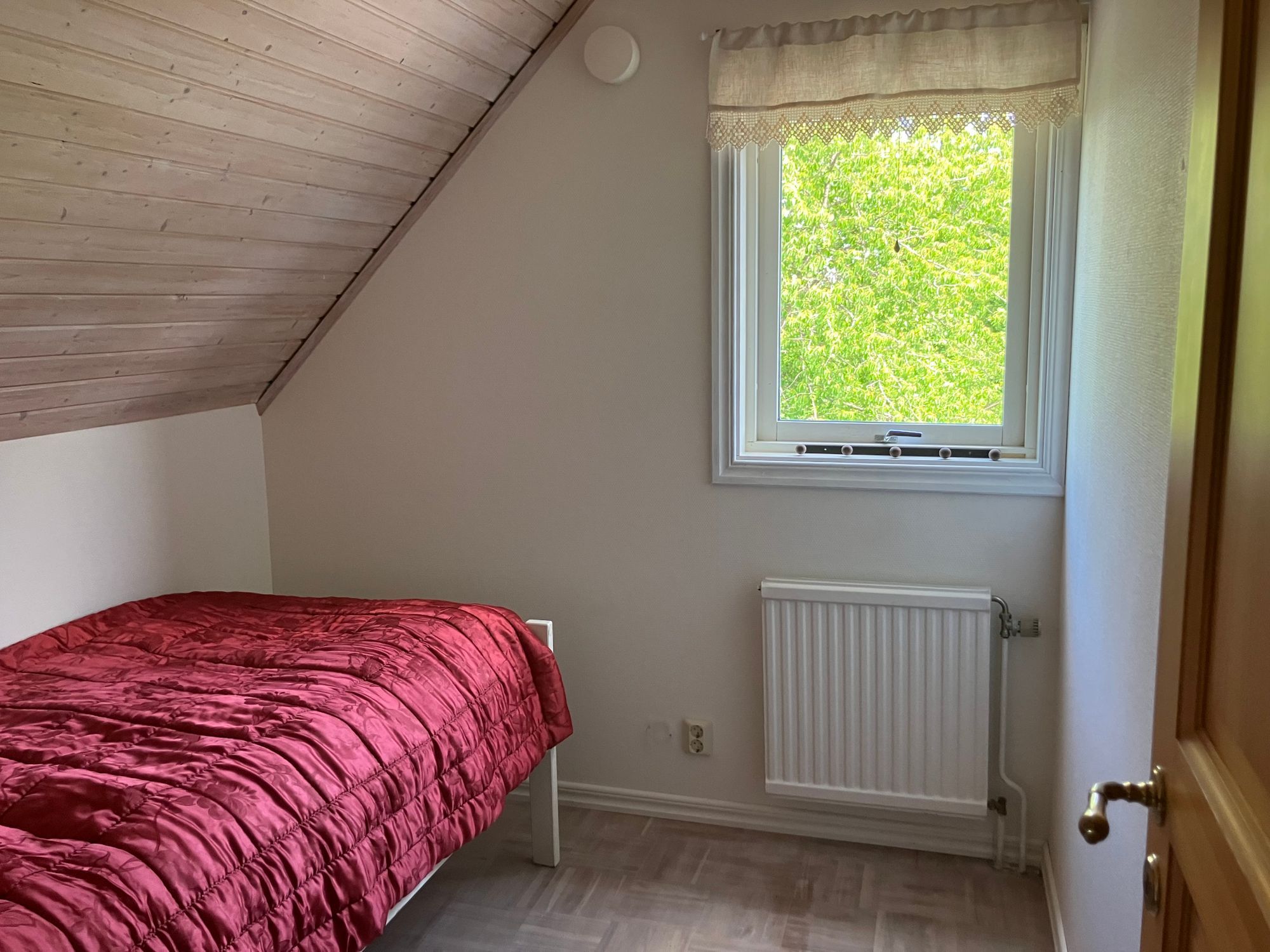 Trivsamt hus på landet - Småländska höglandet – bild 13 av 23