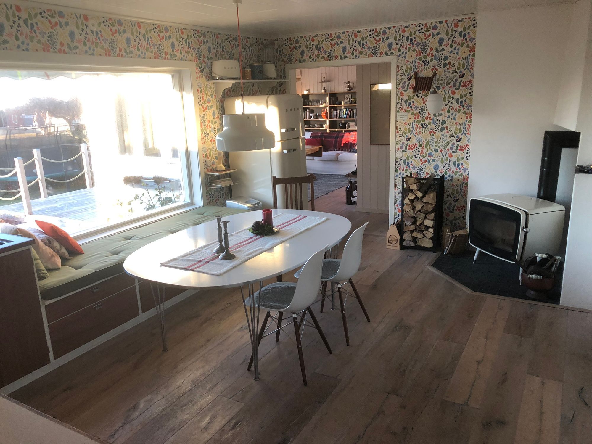 Stort strandnära sommarhus med härlig trädgård – bild 22 av 24
