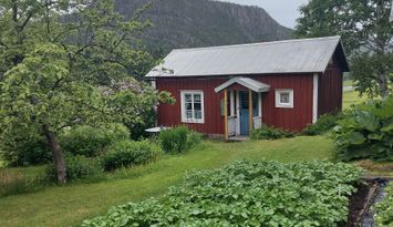 Mysigt belägen stuga mitt i Höga Kusten