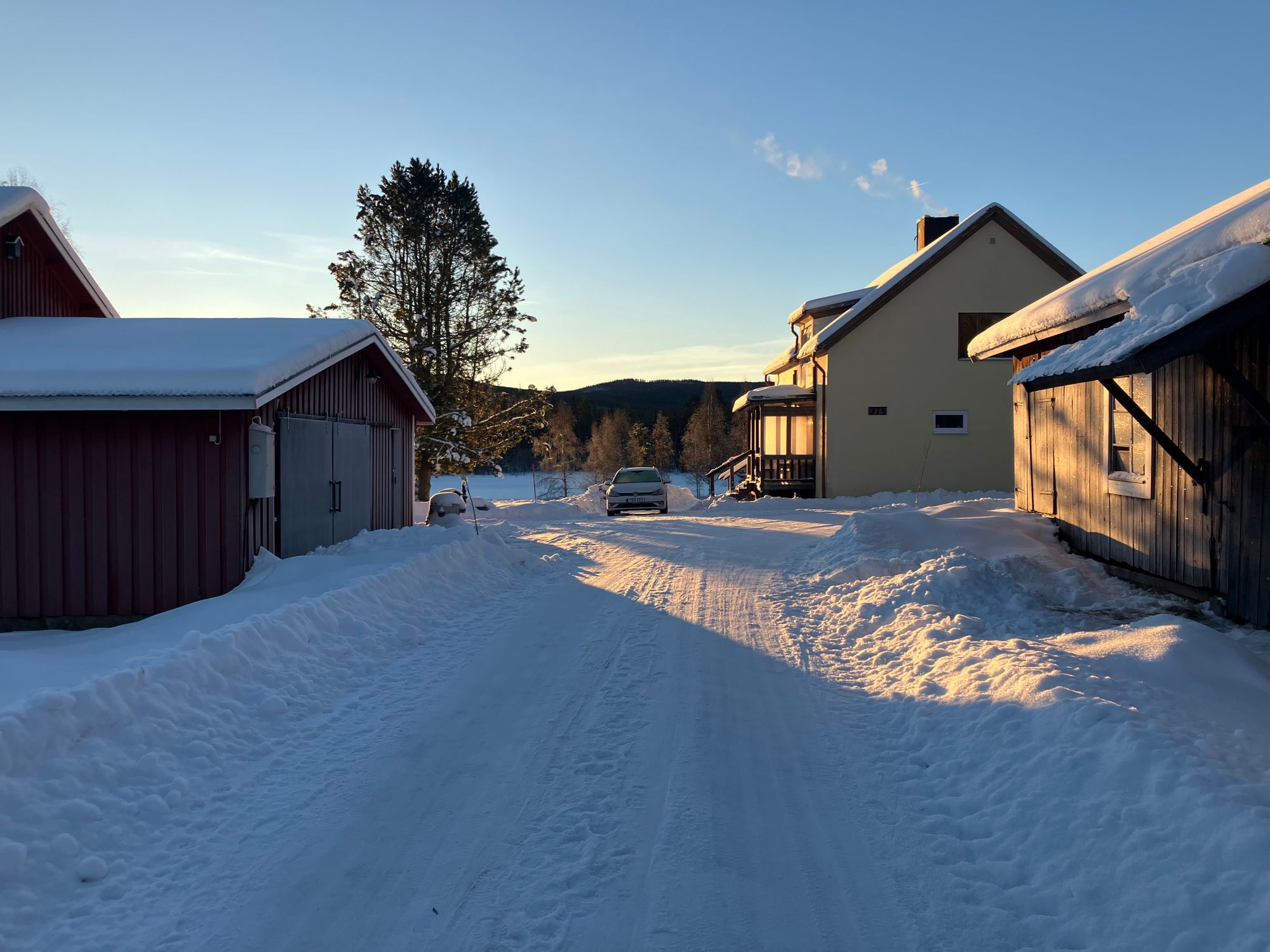 Hus vid insjö i Ässjö, Hassela – bild 3 av 24