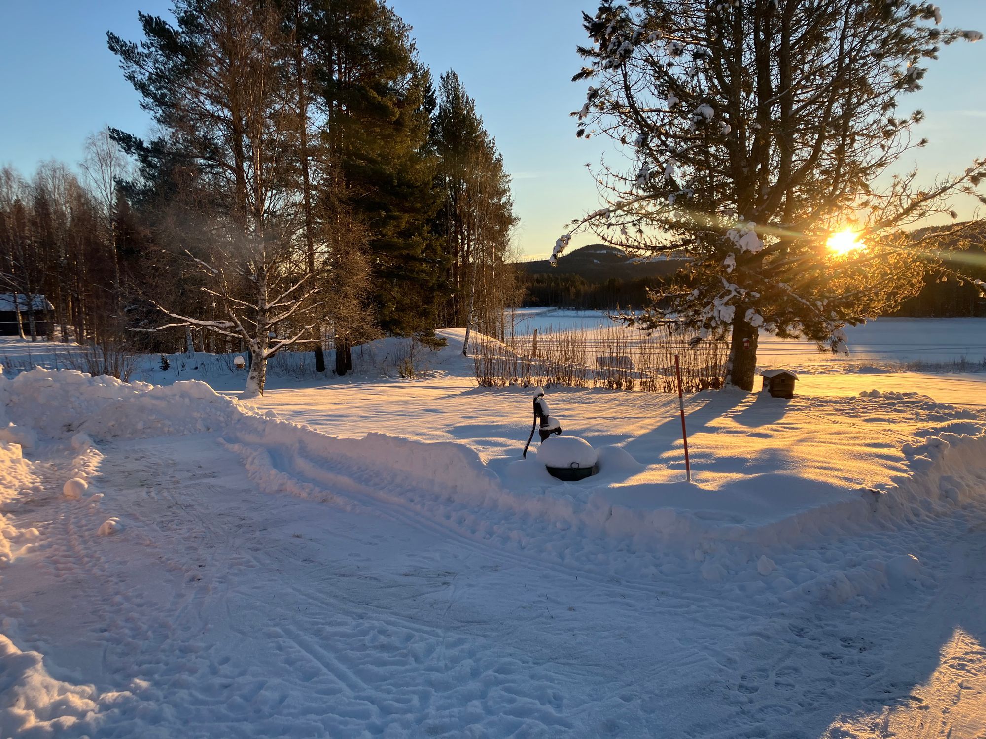 Hus vid insjö i Ässjö, Hassela – bild 5 av 24
