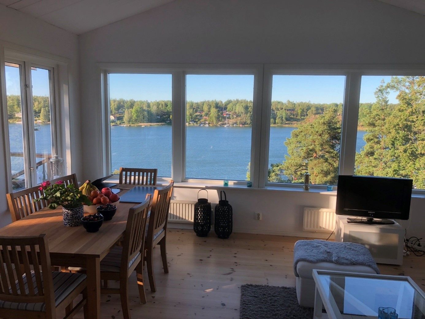 Semesterhus med sjöutsikt på charmiga Ramsö – bild 11 av 21