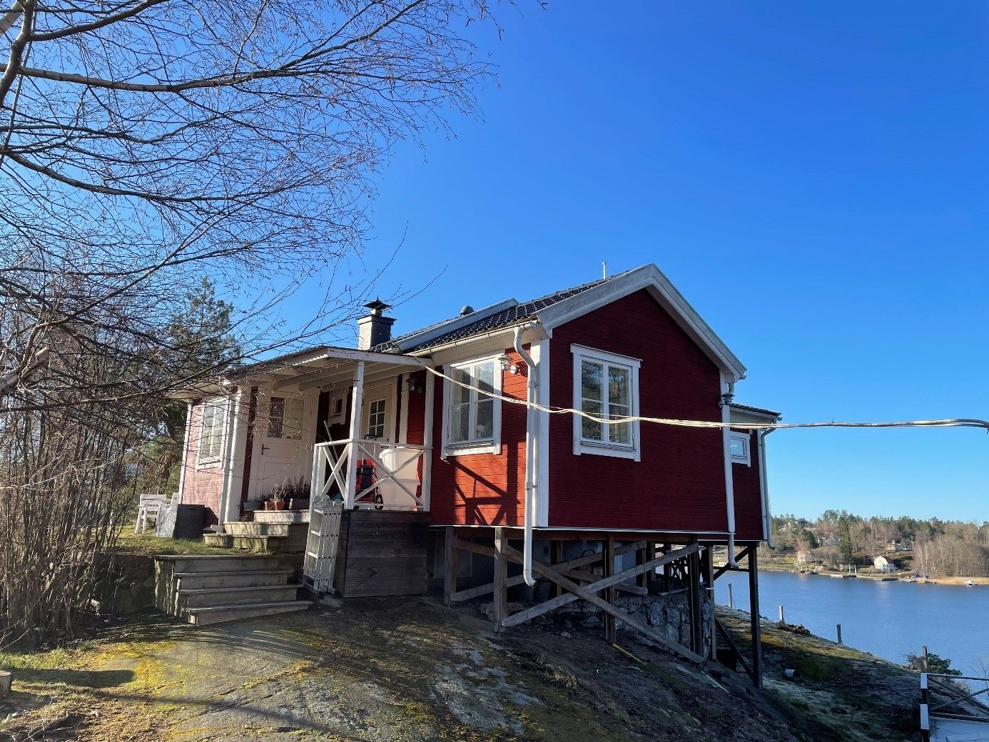 Semesterhus med sjöutsikt på charmiga Ramsö – bild 4 av 21