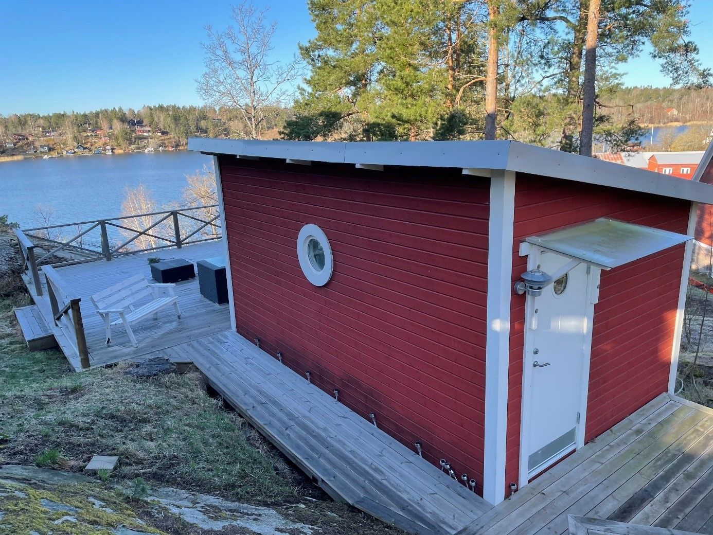 Semesterhus med sjöutsikt på charmiga Ramsö – bild 18 av 21