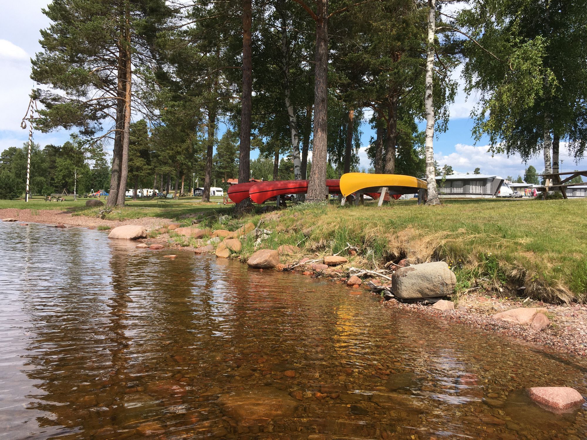 Mysig stuga på Sollerön🏡 250 m till Morgondoppet! – bild 3 av 24