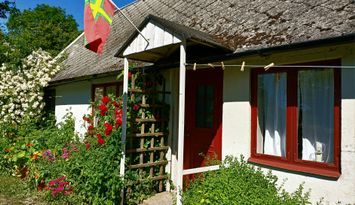 Österlen, charmig stuga med trädgård