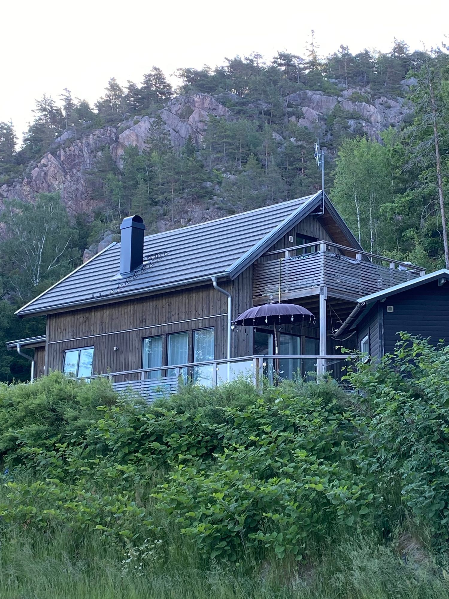 Modern stuga i Saltkällan vid badplats