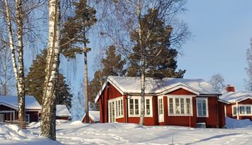 Stuga med fri sjöutsikt i Bäcka, Orsa.