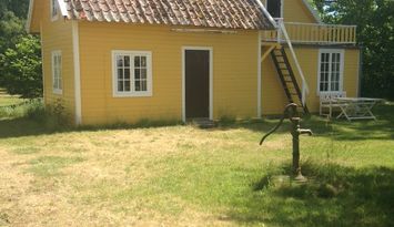 Liten vacker strandnära villa havsutsikt i Ljugarn