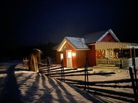 Mysig stuga på landet, 4-6 bäddar, hund välkommen