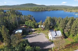 Hus i Kåbdalis med båt att hyra.