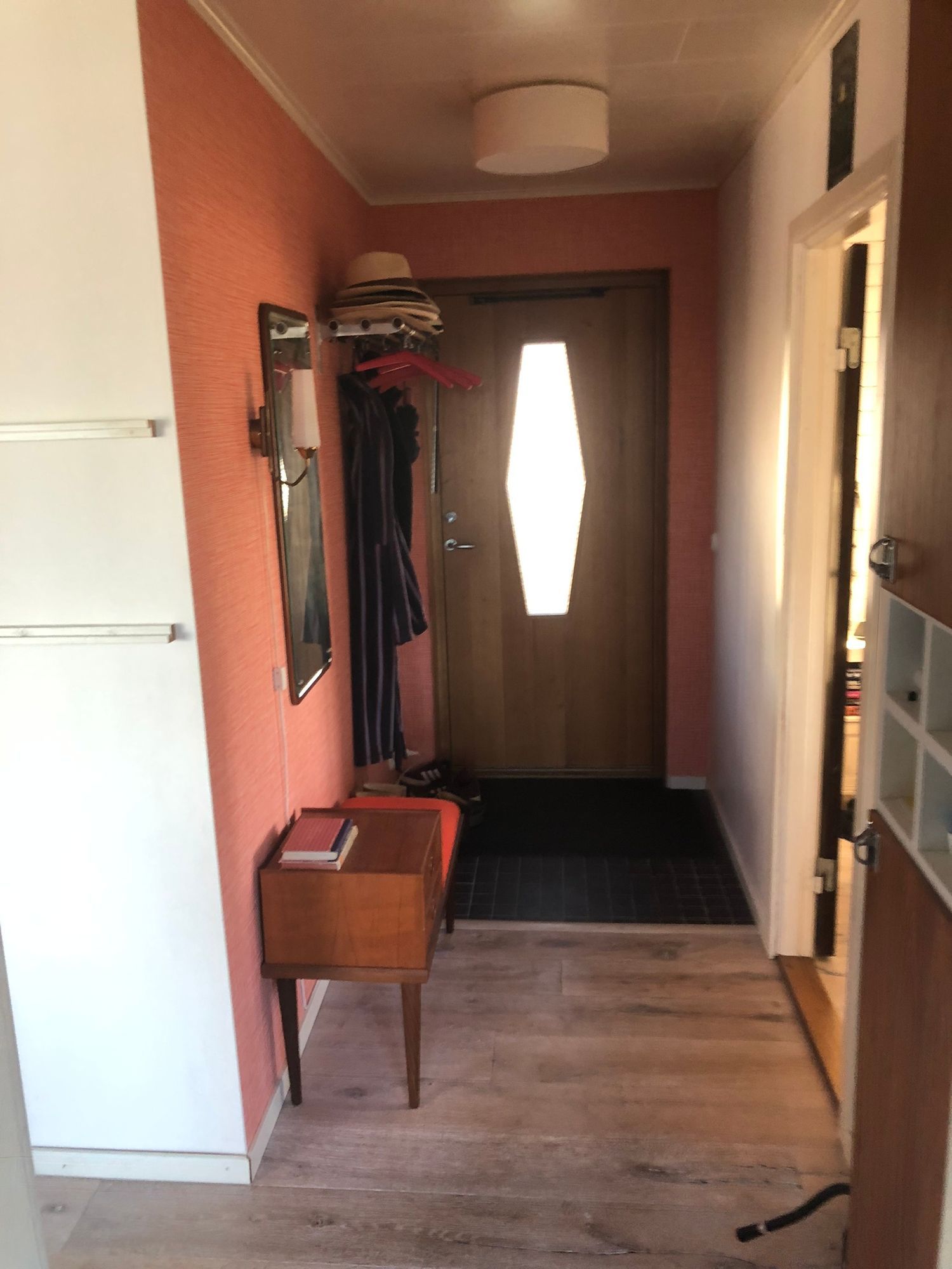 Stort strandnära sommarhus med härlig trädgård – bild 14 av 24