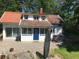 Spacious cottage in Bohuslän at Gullmaren fjord