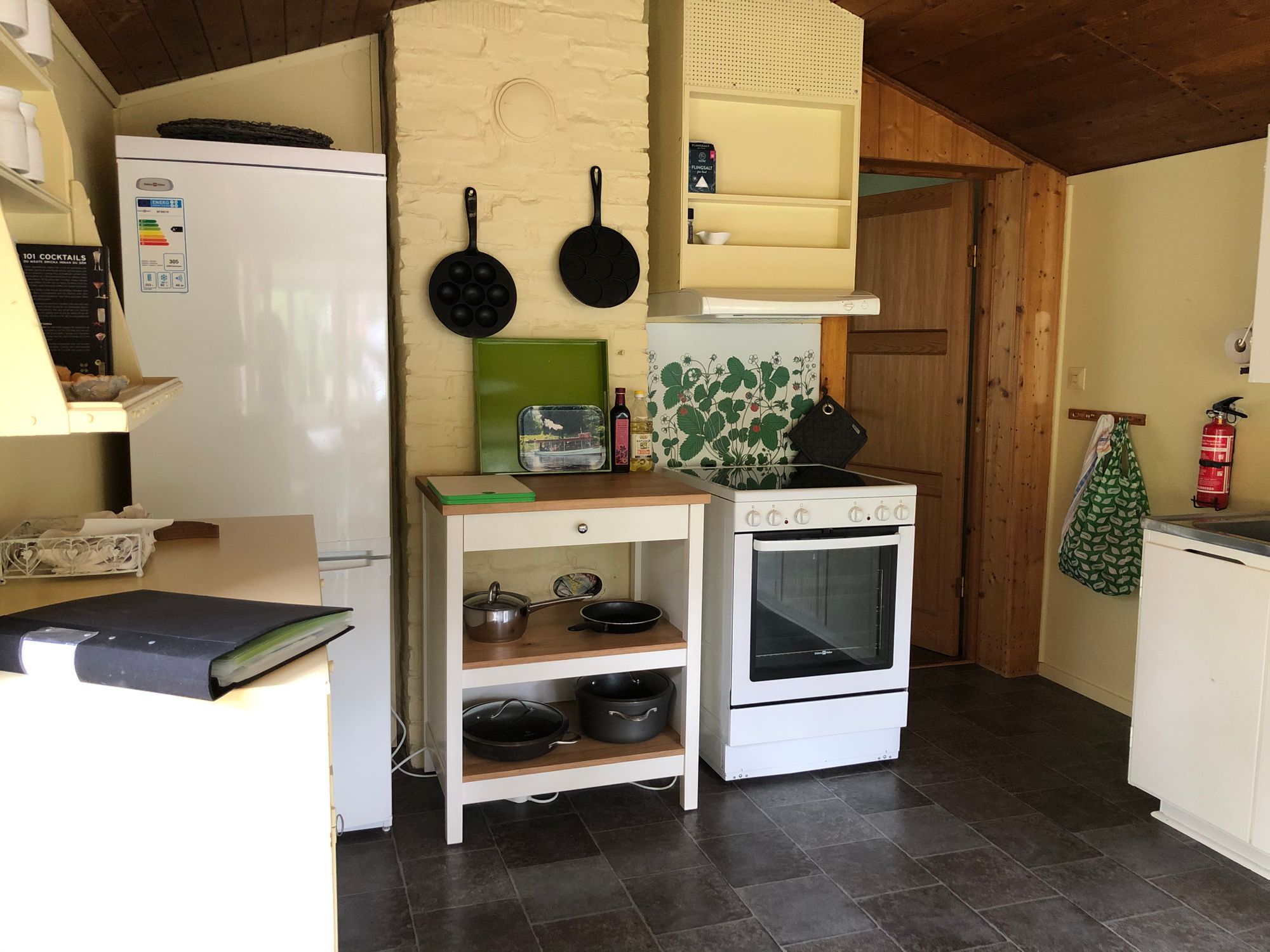 Sommarstuga på stor privat tomt – bild 8 av 21