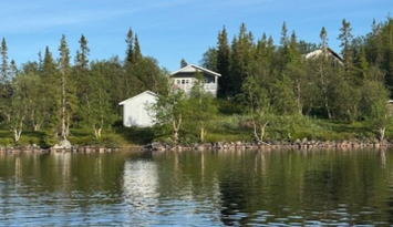 Drömstuga i Marsliden -sjöutsikt, bastu, och kamin