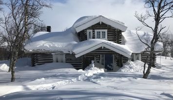 Lyxig timmerstuga i Torkilstöten I bästa läge