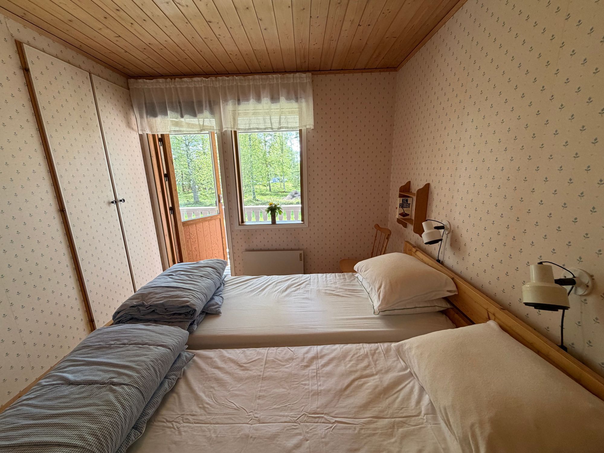 Stuga vid sjö, 3 sovrum, gäststuga eget kök, bad – bild 14 av 24