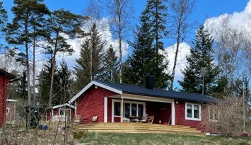 Sjönära sommarstuga ca 15 km utanför Norrtälje