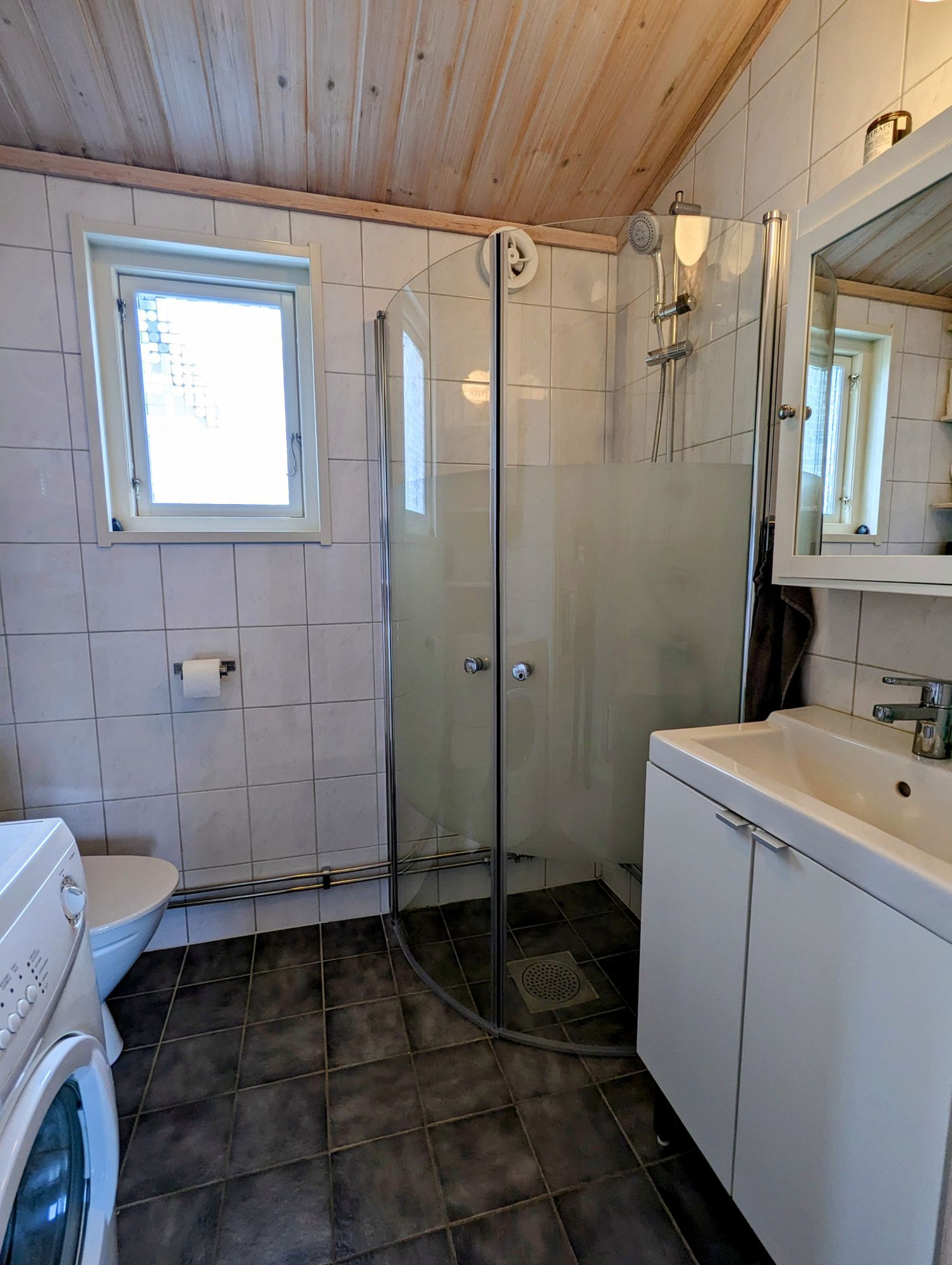Hus i underbara Ljugarn – bild 11 av 15