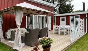 Österlen med stor solig terrass och bastu