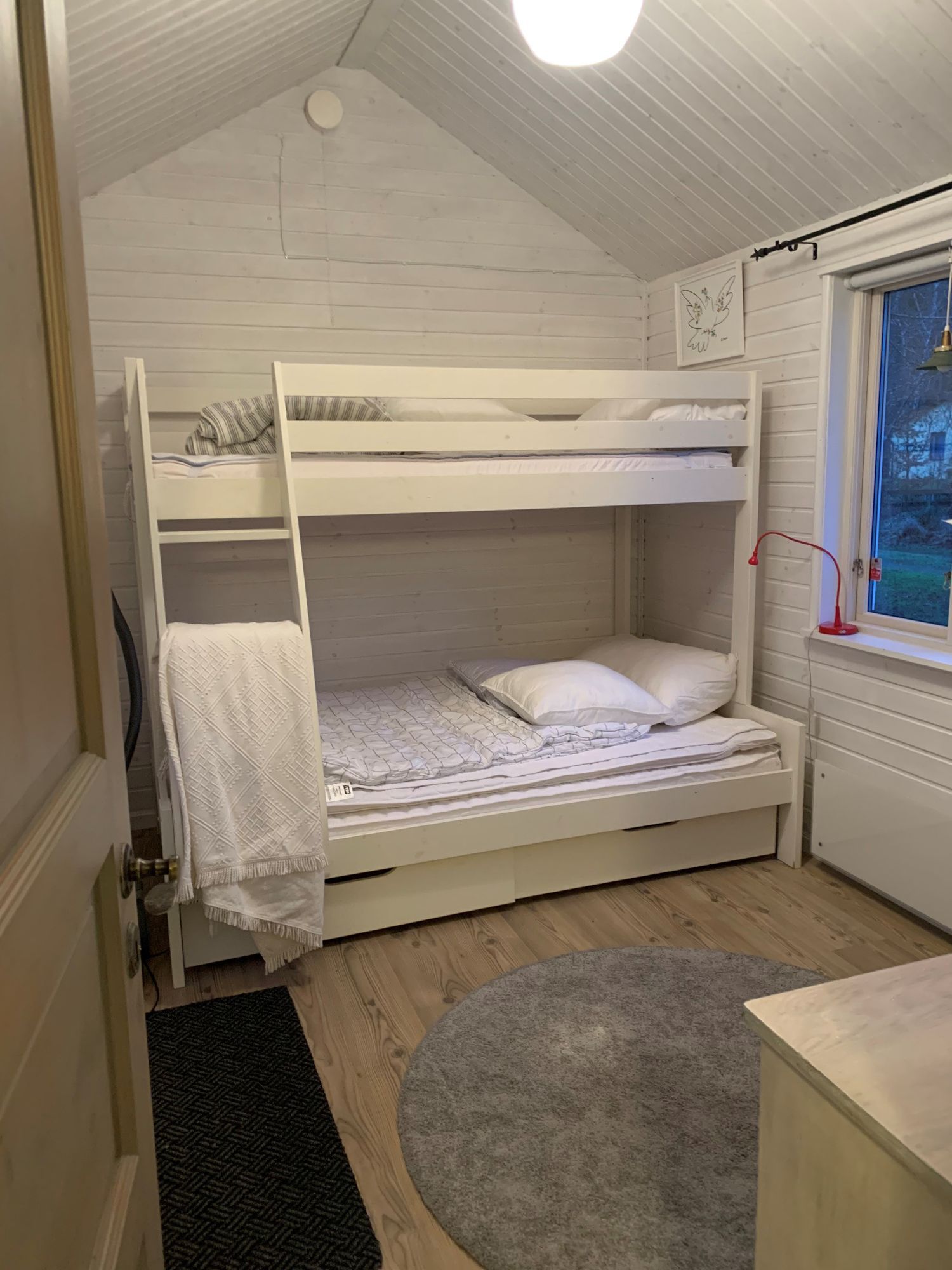 Modernt fritidshus med annex strax norr om Brösarp – bild 21 av 21