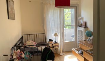 Fantastiskt funkishus i bromma nära bad och tbana