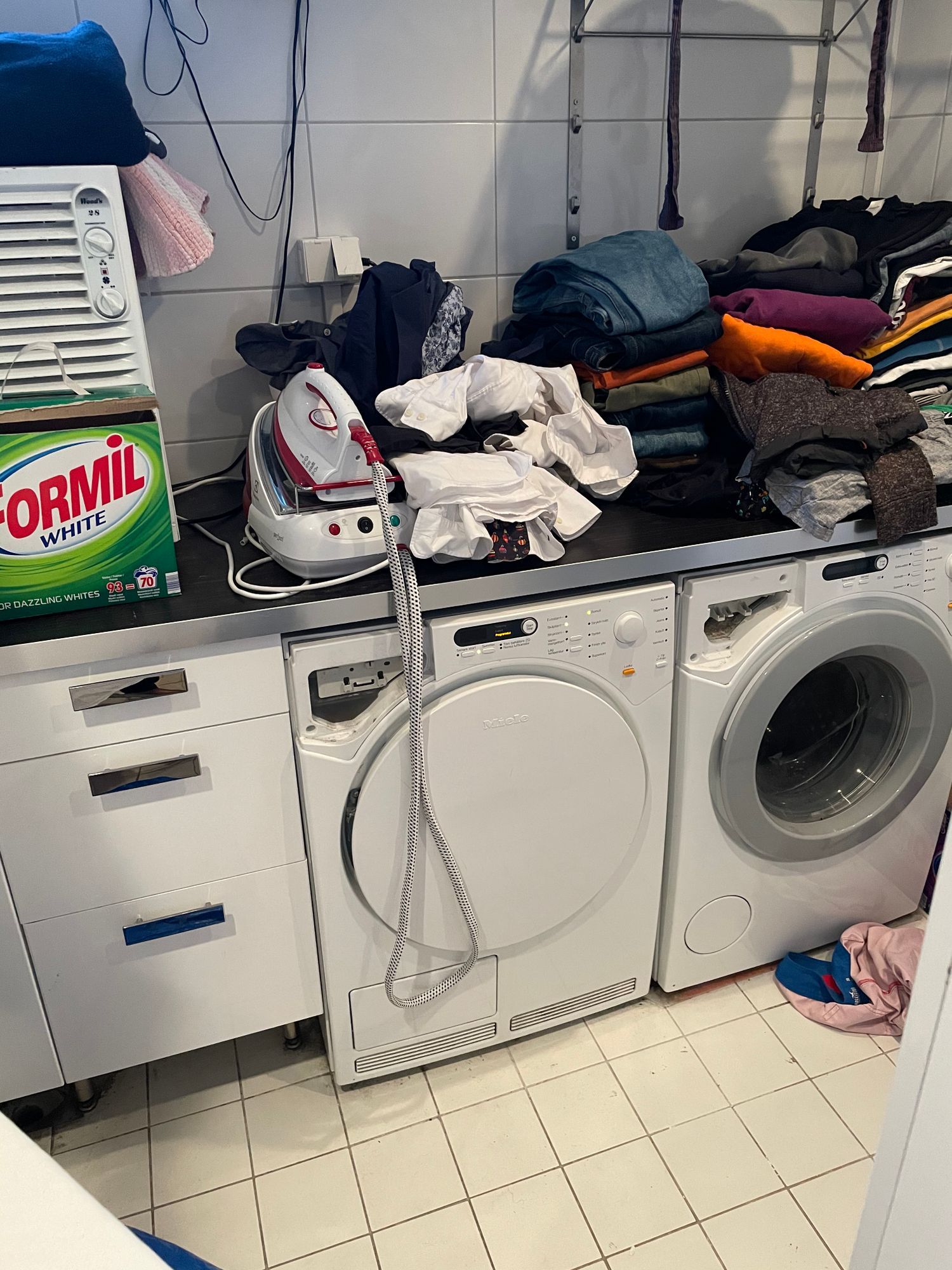 Fantastiskt funkishus i bromma nära bad och tbana – bild 3 av 6