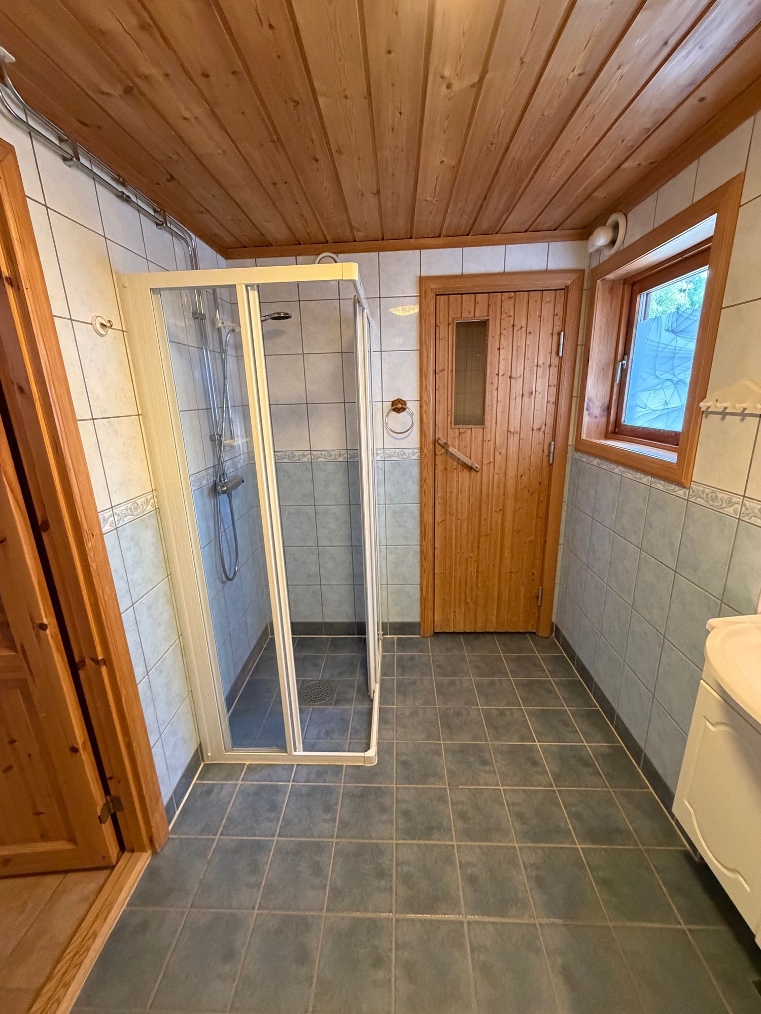 Idre fjäll! Mitt i backen ski in ski out. HUS A – bild 16 av 18
