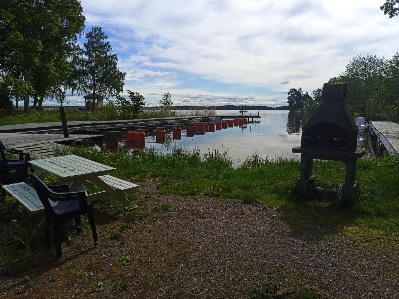 Litet gästhus vid Mälaren – bild 3 av 19