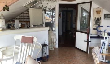 Lägenhet på andra våningen med utsikt över havet