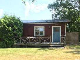 Farmors stuga i vackert gotlandsänge i När