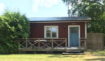 Farmors stuga i vackert gotlandsänge i När
