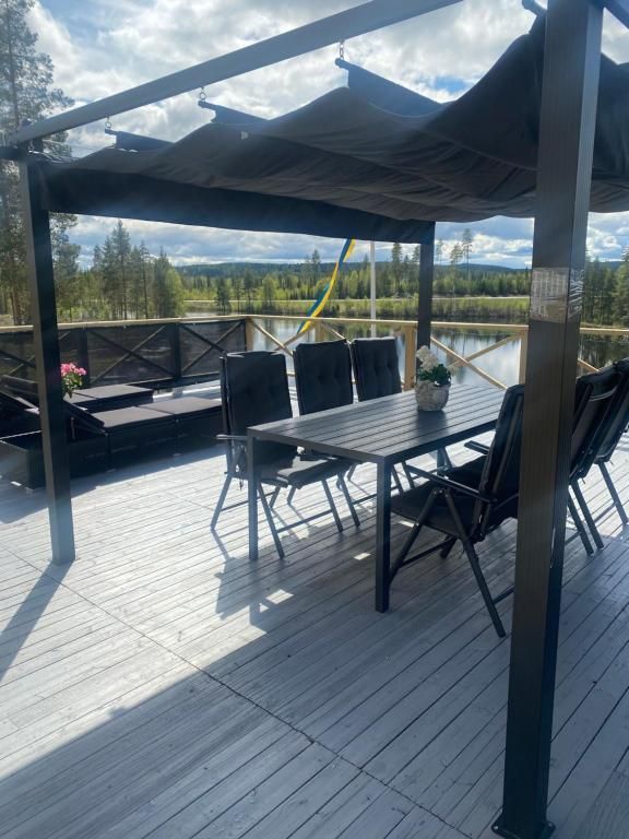 Tallbackens flaggskepp med stor möblerade altaner.