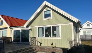 Falkenberg, stuga 50 meter från havet.