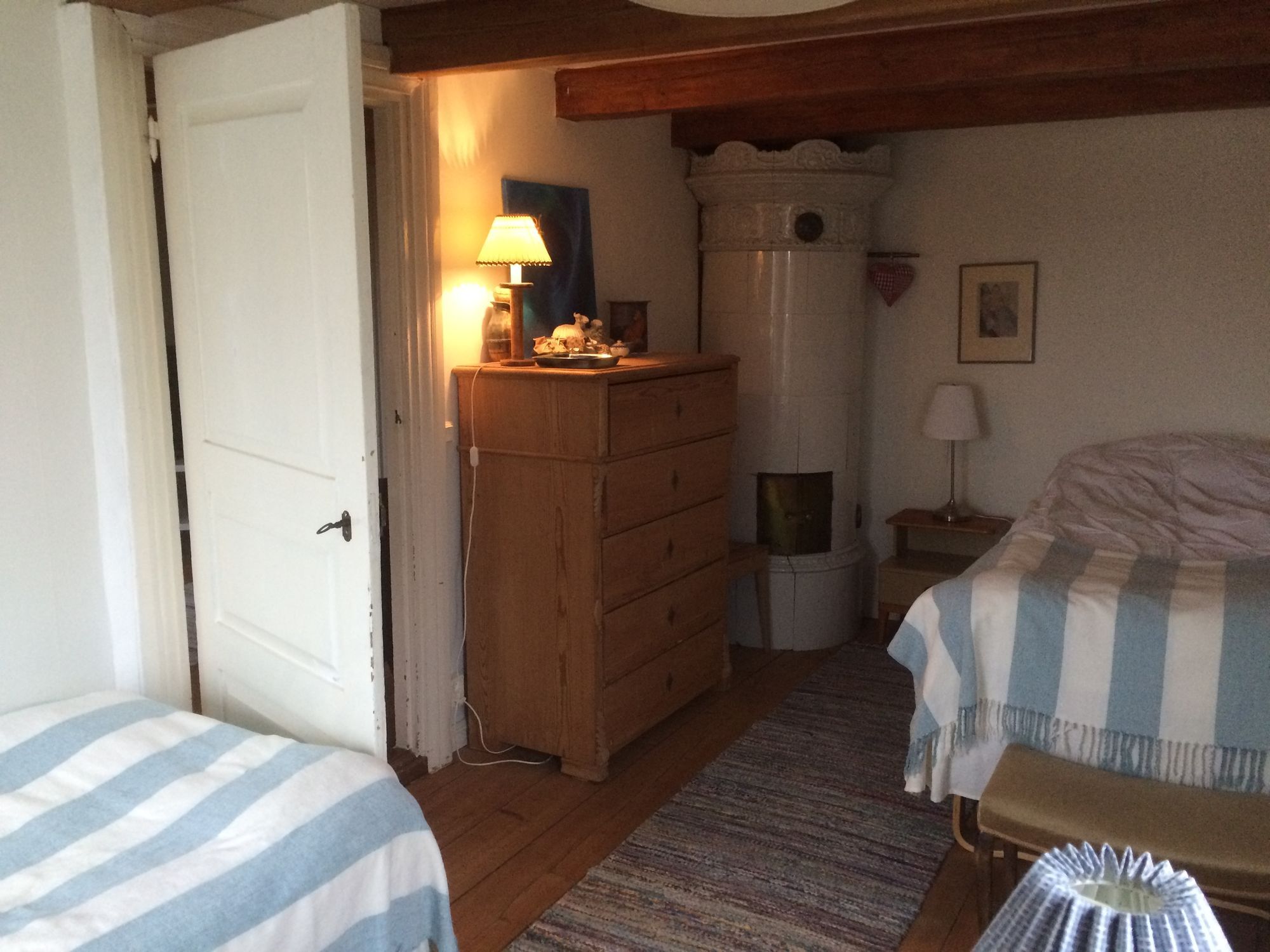 Havsnära med glasveranda, stor tomt och bastu. – bild 10 av 24
