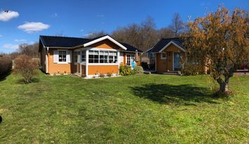 2 stugor 300 m till havet o stranden