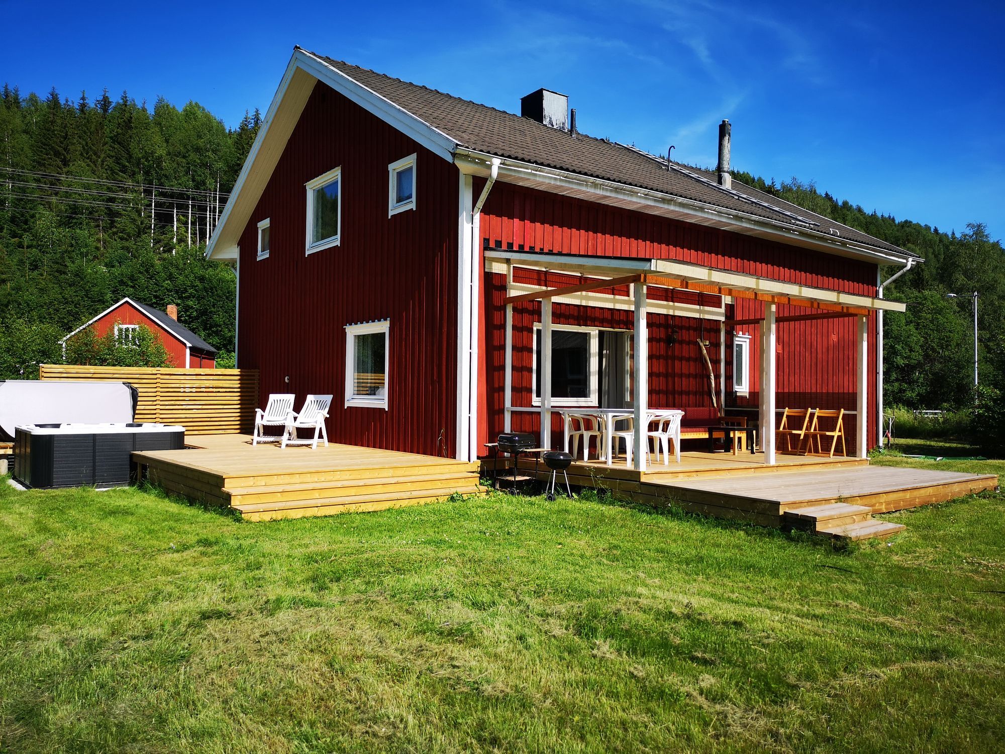 Trevligt hus med naturnära läge mellan älv och ber