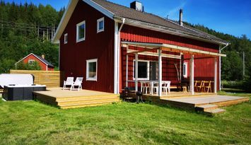 Trevligt hus med naturnära läge mellan älv och ber