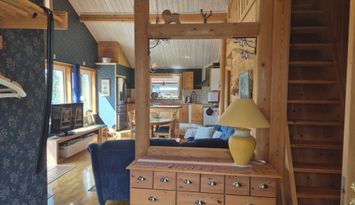 I närheten av längdåkningsspår med fjällutsikt